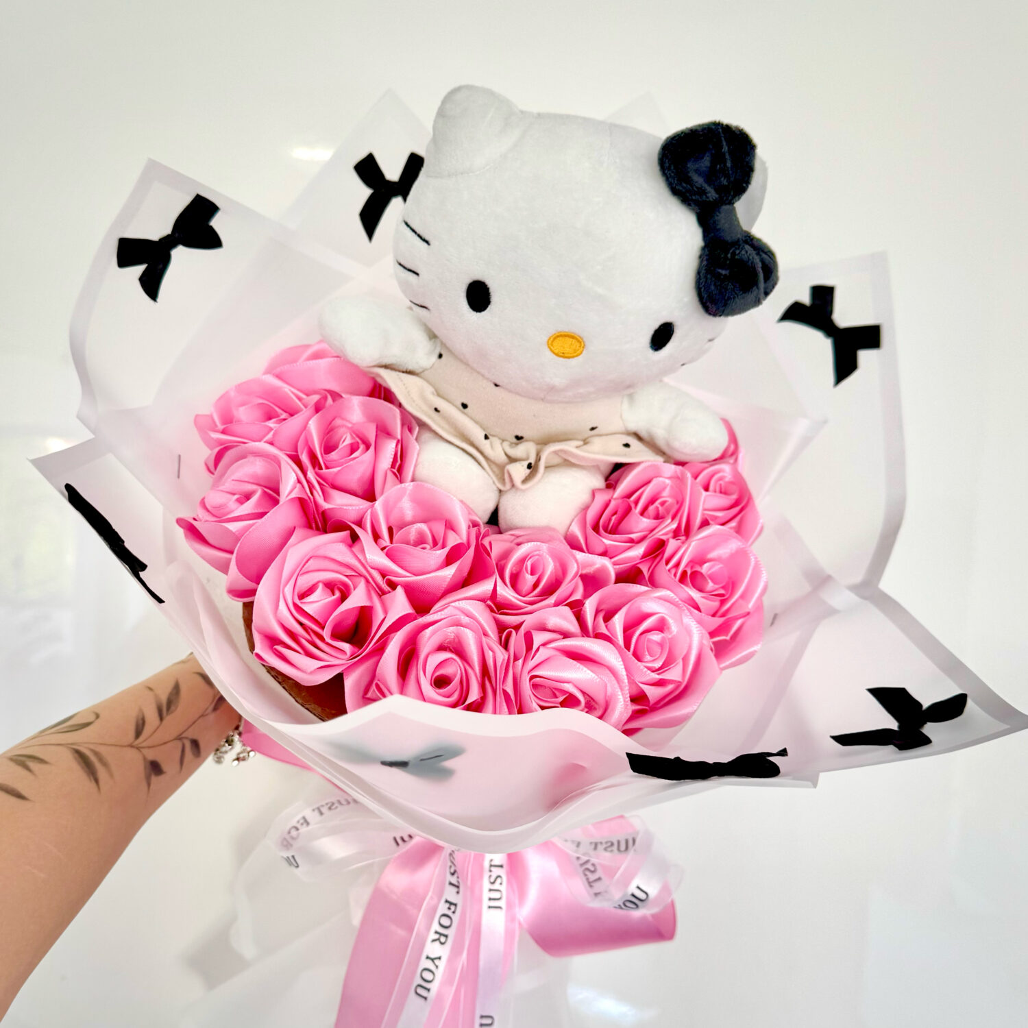 Darčeková kytica v štýle "Hello Kitty"